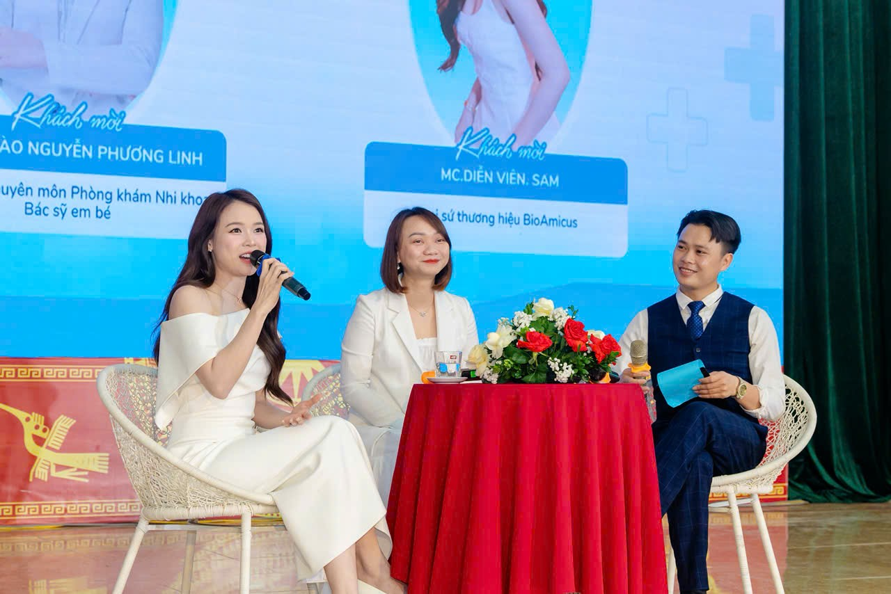 Ảnh: Tư vấn sức khỏe cùng đại sứ thương hiệu và chuyên gia y tế