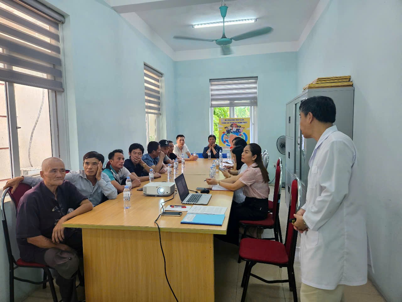 Bs Hoàng Xuân Thu - Phó Trưởng khoa Y tế và Chăm sóc đối tượng chia sẻ kiến thức về tuân thủ điều trị Methadone cho người bệnh.