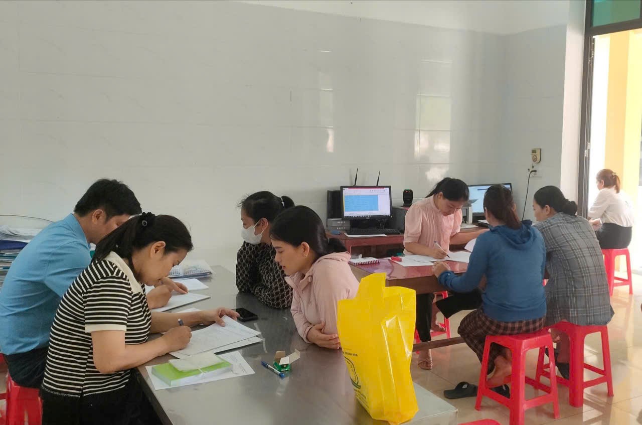 Ảnh: Hoạt động tư vấn, tham vấn trị liệu tại Trạm Y tế xã Tế Thắng, Nông Cống.