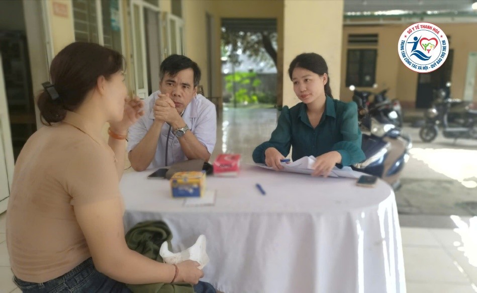 Tư vấn trực tiếp và hướng dẫn chăm sóc sức khoẻ tinh thần cho phụ nữ.