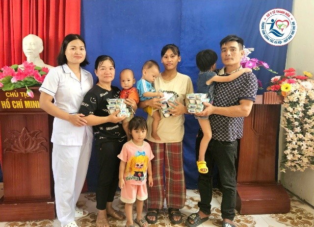Trao tặng sữa chua dinh dưỡng Zott cho trẻ em có hoàn cảnh khó khăn tại xã Bá Thước