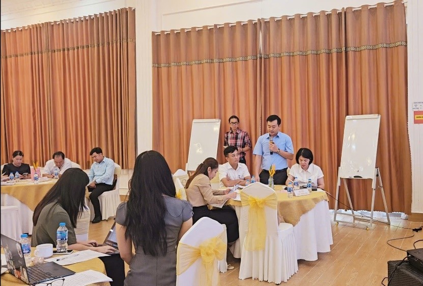 Đồng chí Hoàng Duy Xuyên - Giám đốc Trung tâm tham gia ý kiến chuyên môn tại hội thảo.