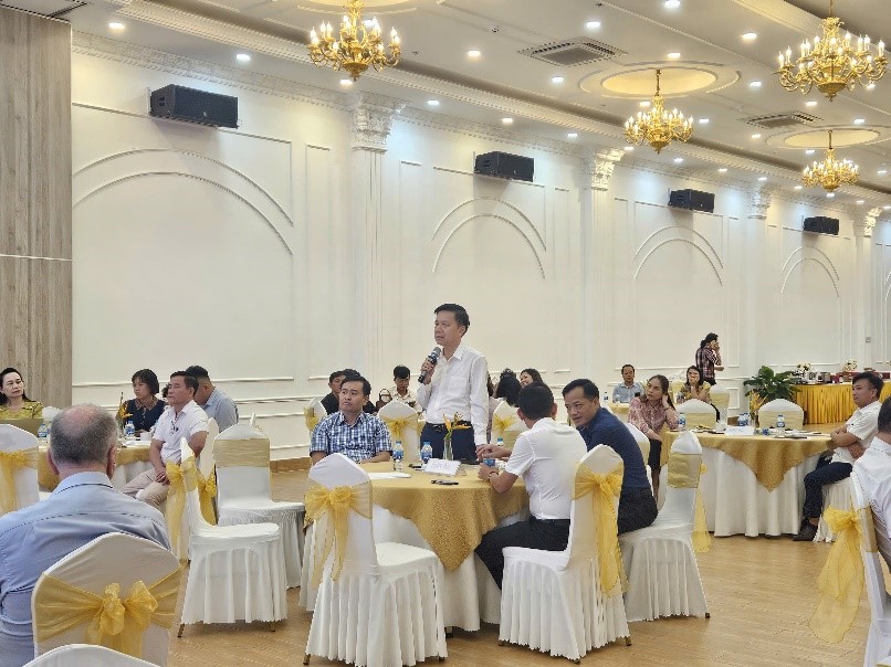 Đồng chí Đỗ Thái Hoà, Phó Giám đốc sở Y tế Thanh Hoá phát biểu ý kiến chuyên môn tại hội thảo.