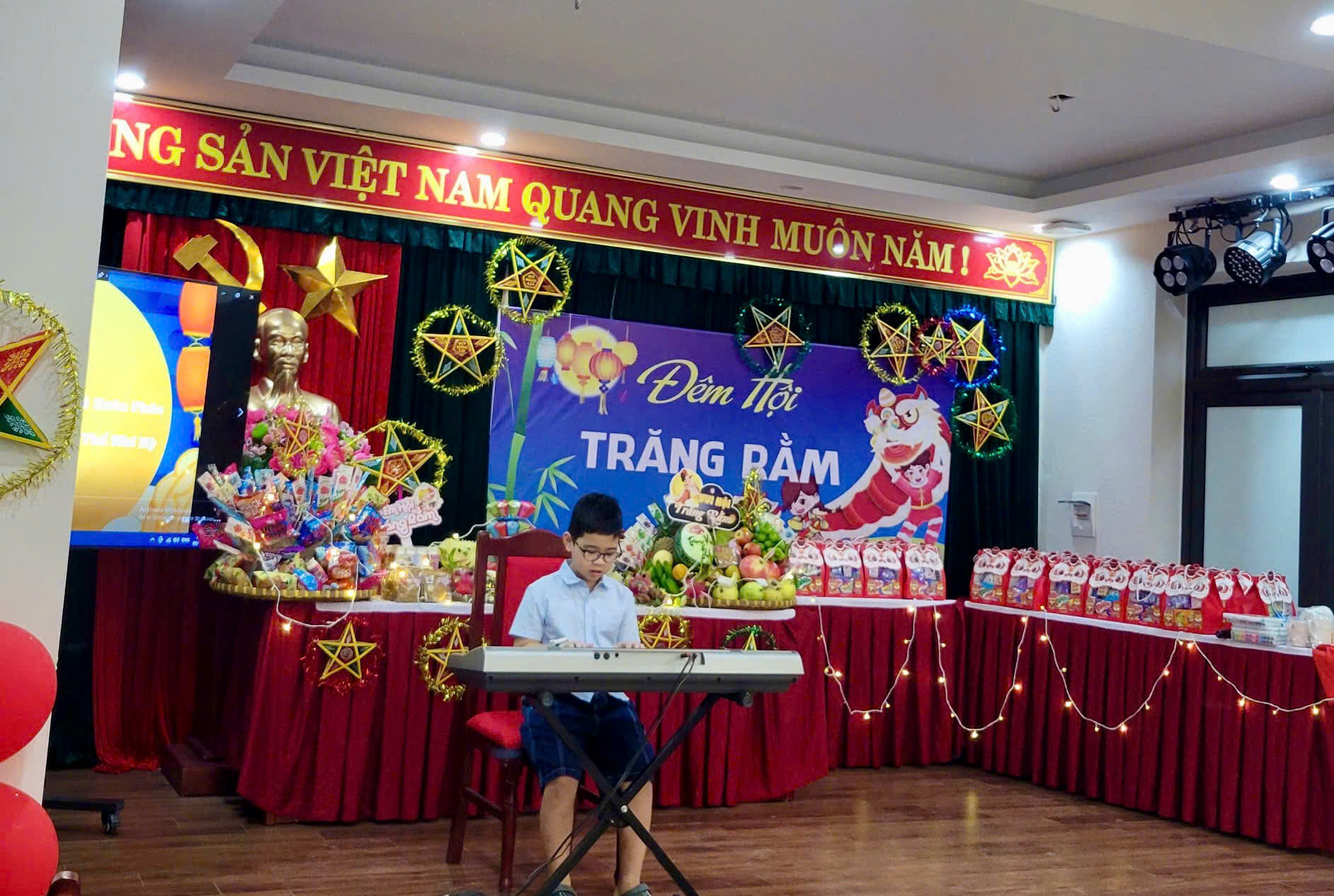 Tiết mục văn nghệ do các cháu thiếu nhi thể hiện