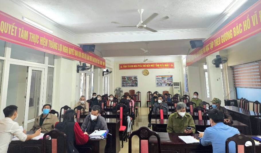 Cán bộ Trung tâm thực hiện hỗ trợ cho các bệnh nhân tại Trung tâm y tế Như Thanh.