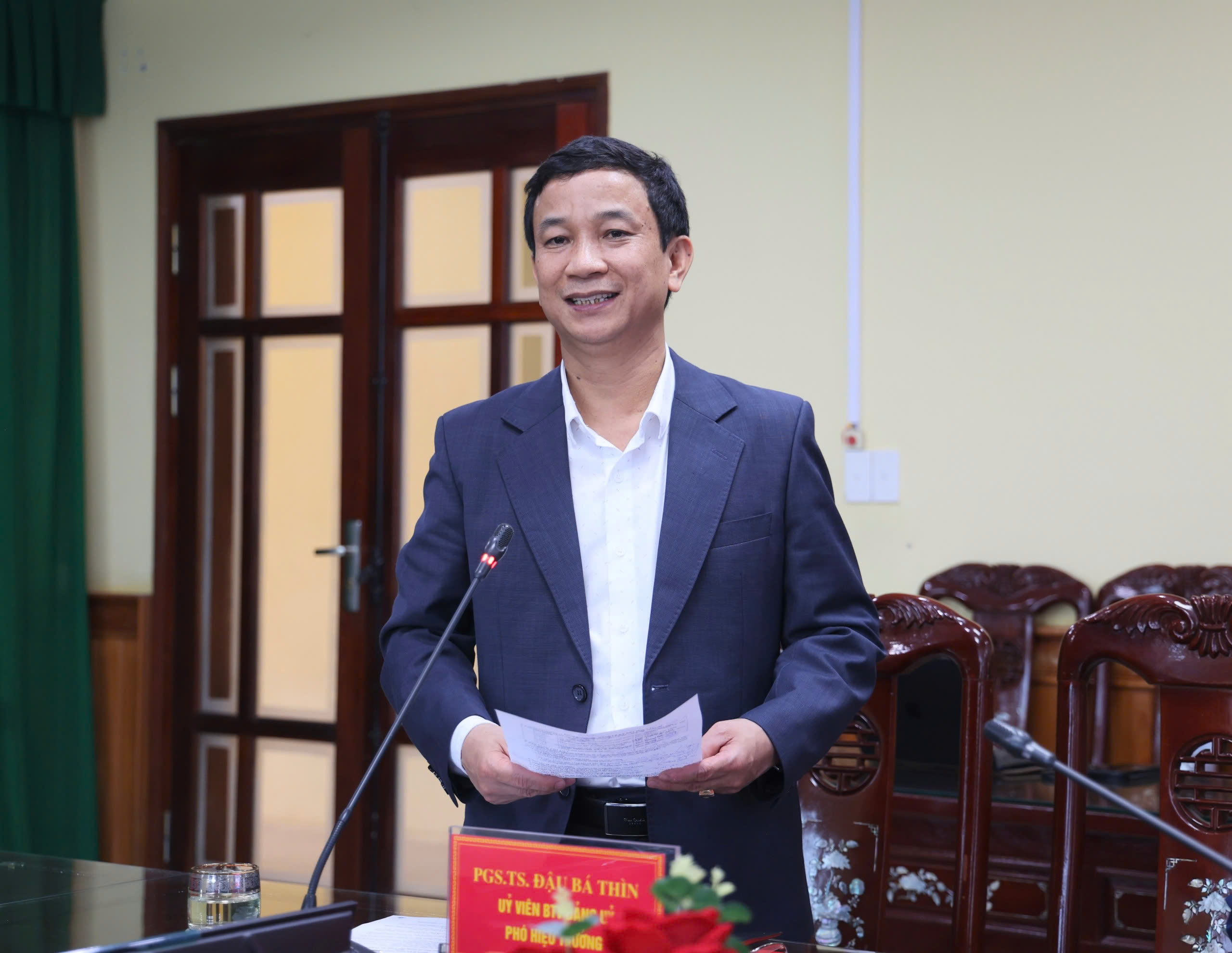 PGS.TS. Đậu Bá Thìn phát biểu tại buổi lễ