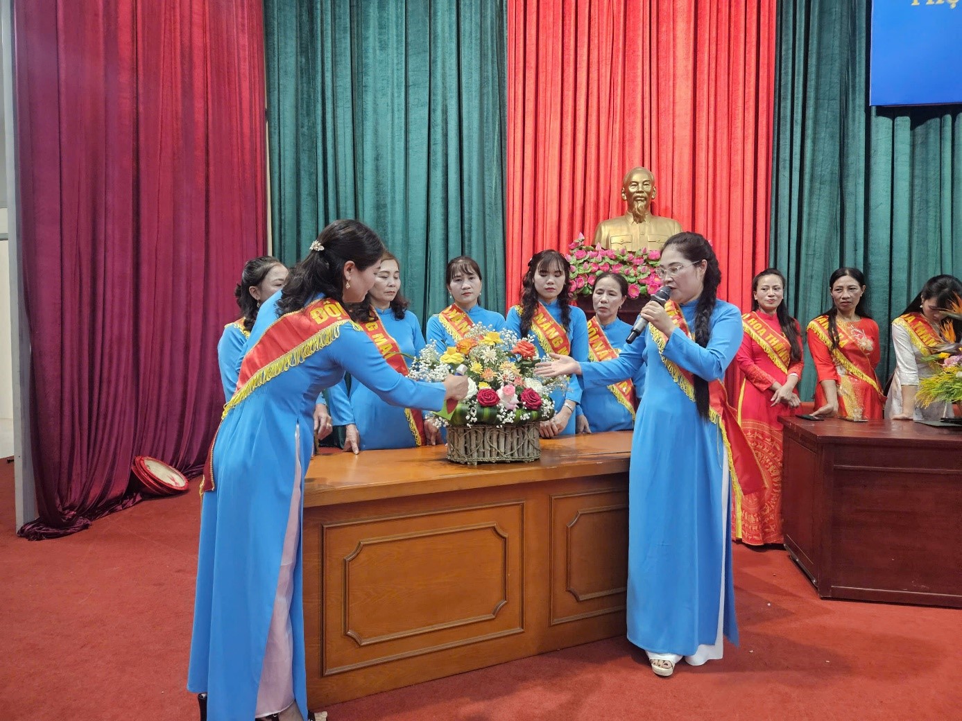 Các đội mang đến nhiều phần thi hấp dẫn giàu tính tuyên truyền.