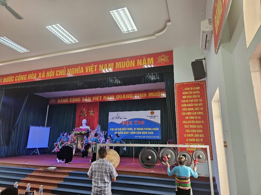 Tiếng cồng chiêng cùng điệu nhảy Lý cây bông đặc trưng cho văn hóa người Mường ngân vang trong Hội thi.