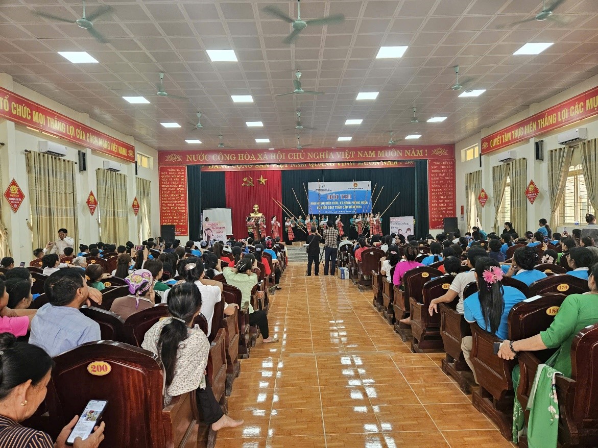 Khán giả hưởng ứng Hội thi